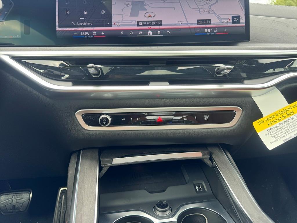 new 2026 BMW X7 car, priced at $122,285