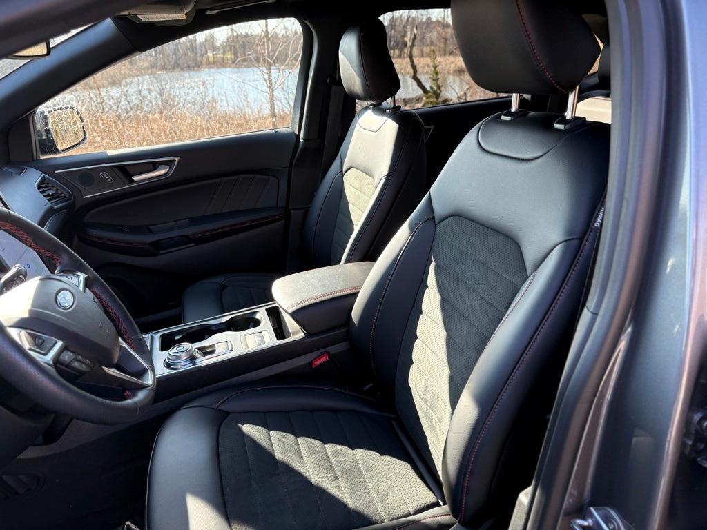 used 2024 Ford Edge car, priced at $33,899