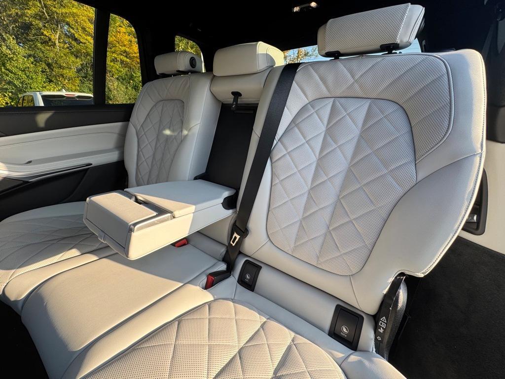 new 2026 BMW X7 car, priced at $99,935