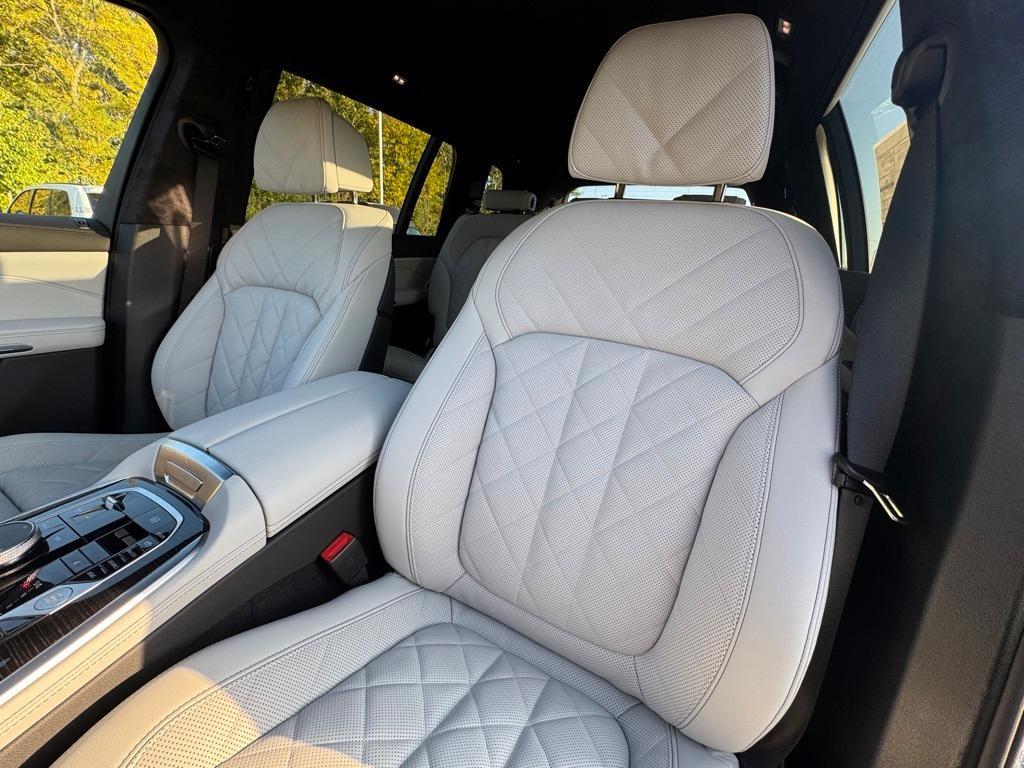 new 2026 BMW X7 car, priced at $99,935