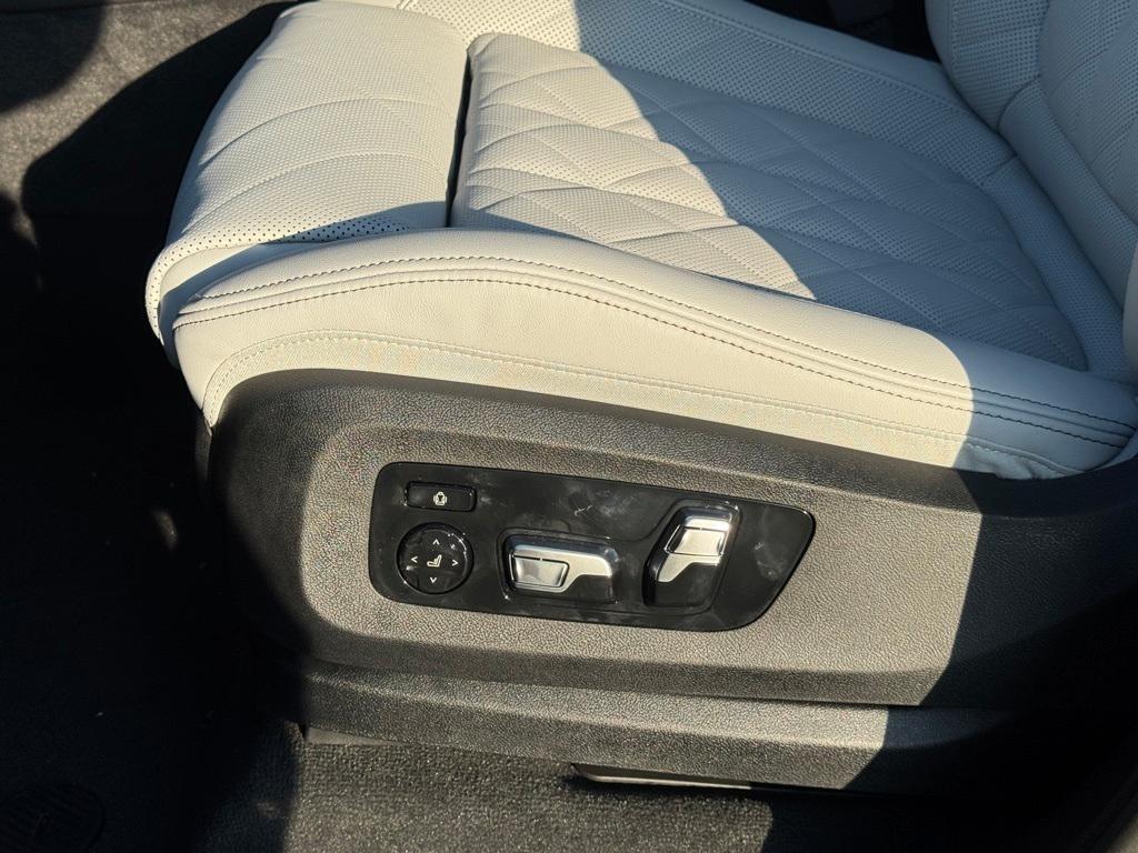 new 2026 BMW X7 car, priced at $99,935