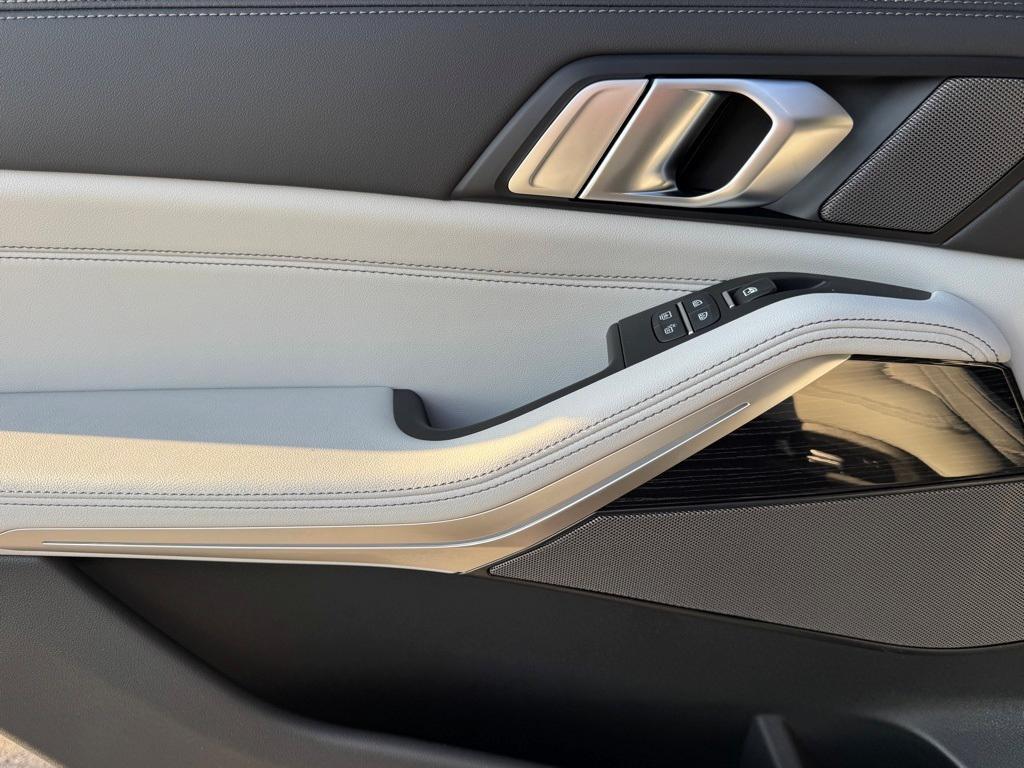 new 2026 BMW X7 car, priced at $99,935