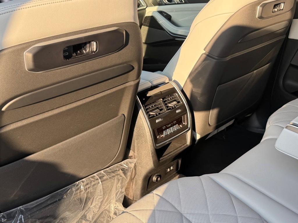 new 2026 BMW X7 car, priced at $99,935