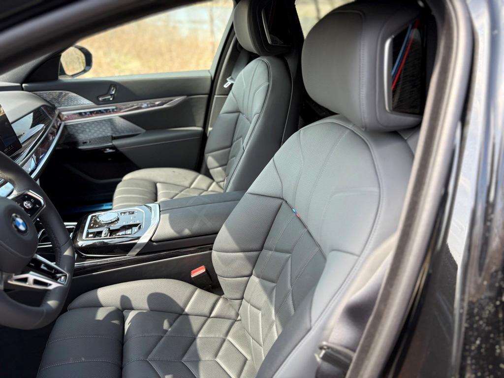 new 2025 BMW 760 car, priced at $133,480