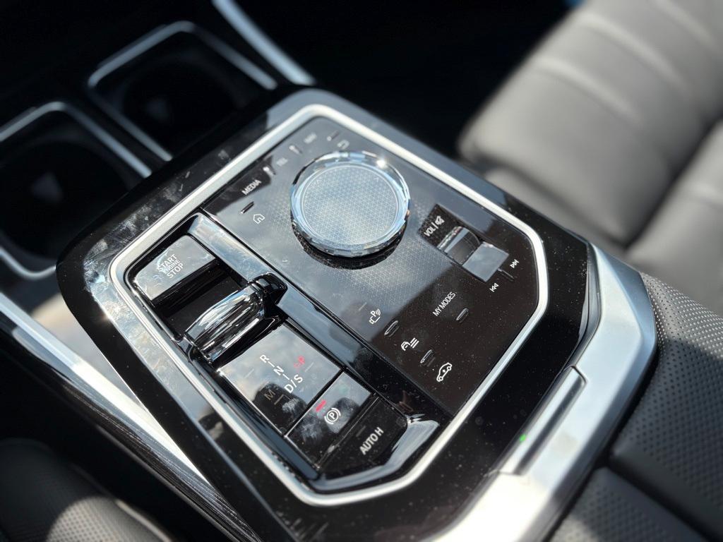 new 2025 BMW 760 car, priced at $133,480