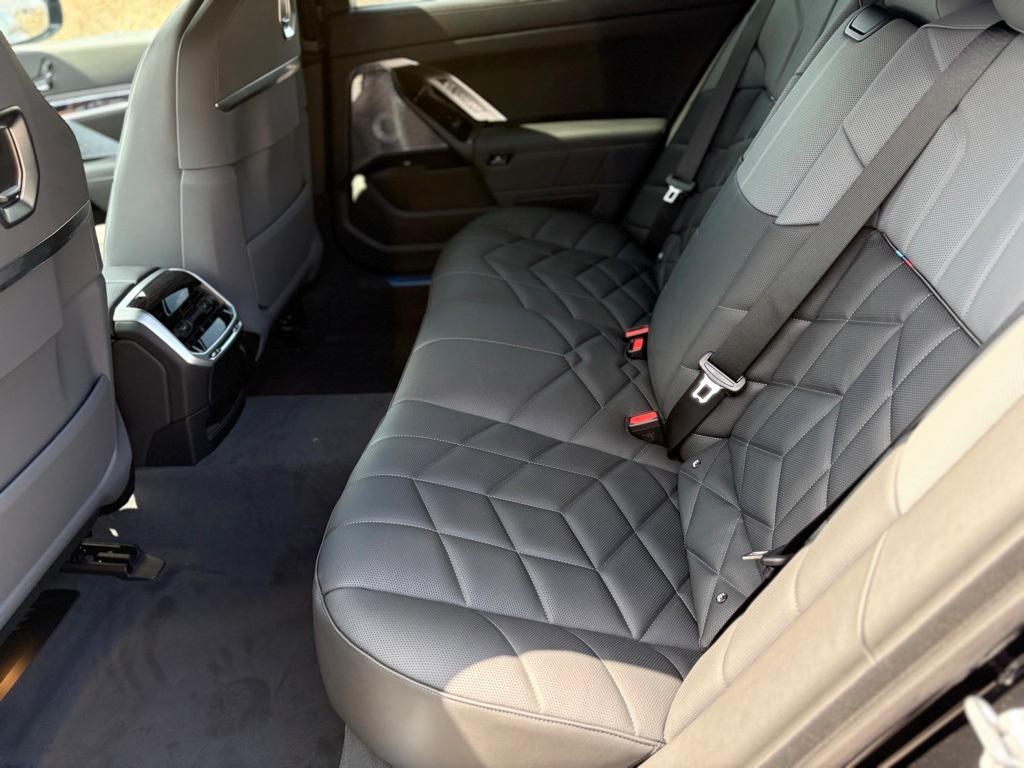 new 2025 BMW 760 car, priced at $133,480