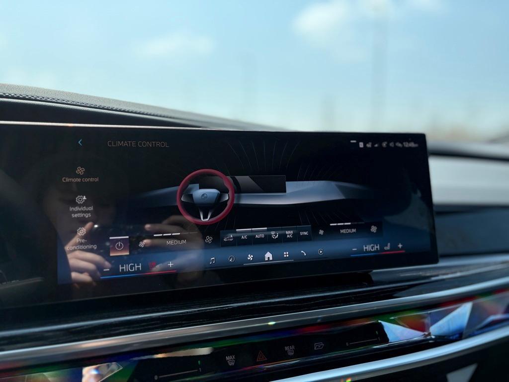 new 2025 BMW 760 car, priced at $133,480