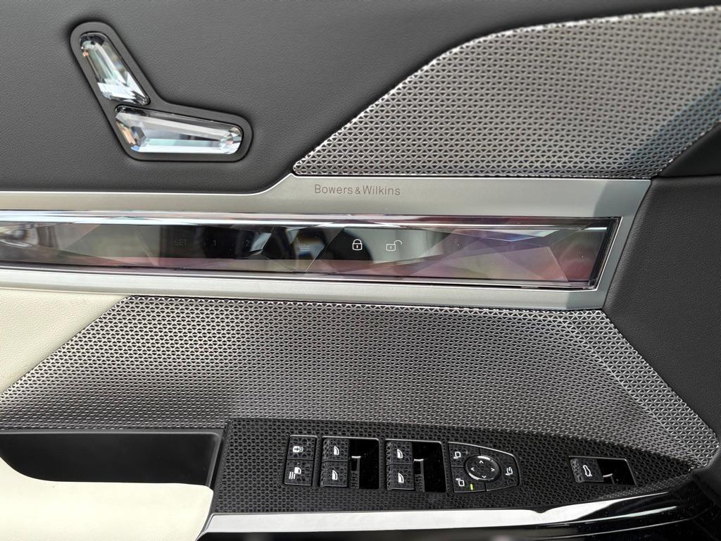 new 2025 BMW 760 car, priced at $134,405