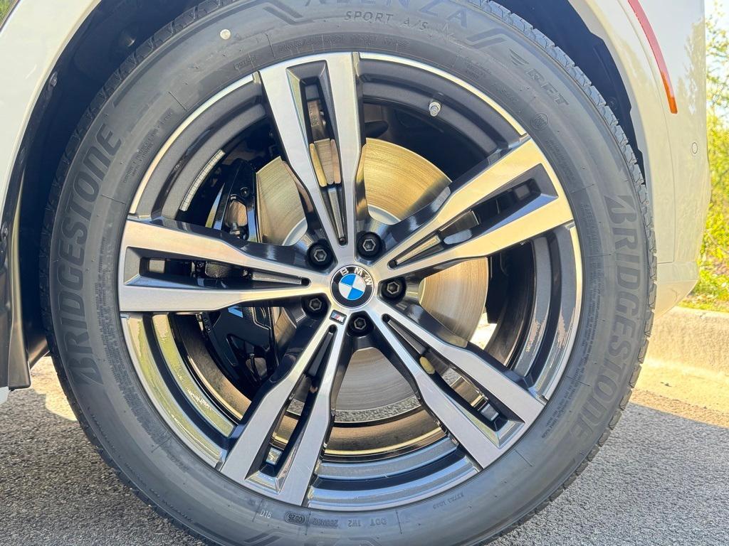 new 2026 BMW X7 car, priced at $93,675