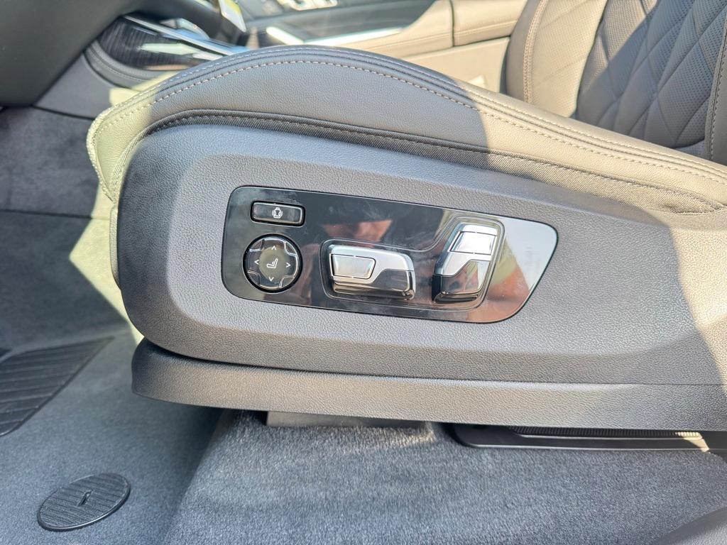 new 2026 BMW X7 car, priced at $93,675