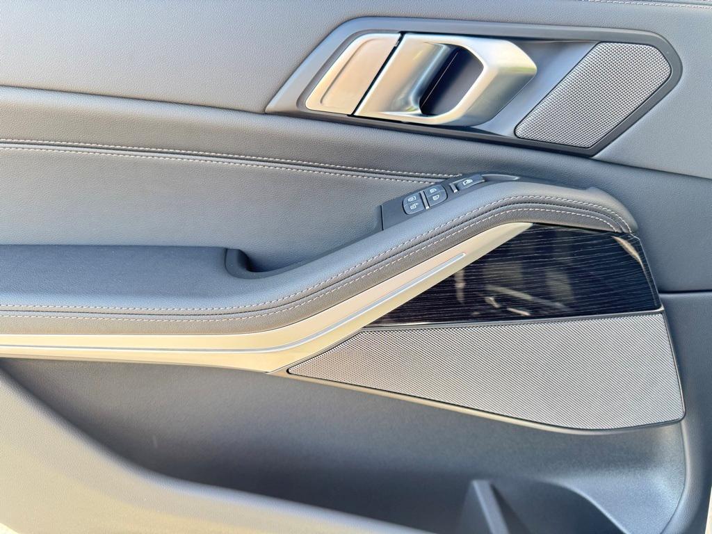 new 2026 BMW X7 car, priced at $93,675