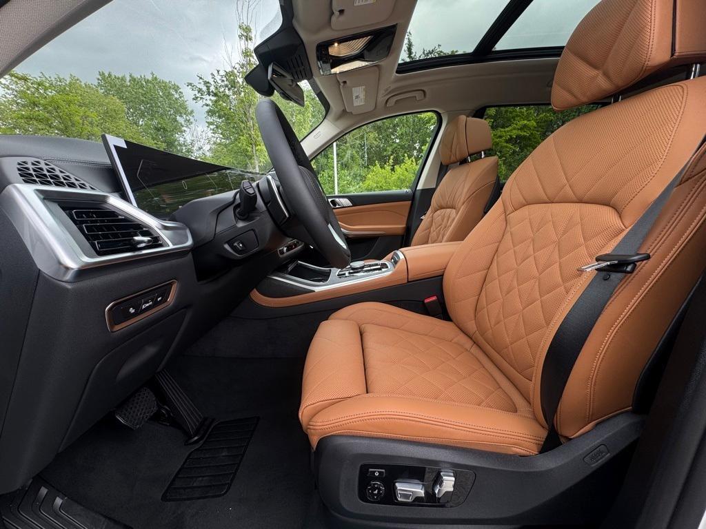 new 2026 BMW X7 car, priced at $90,185