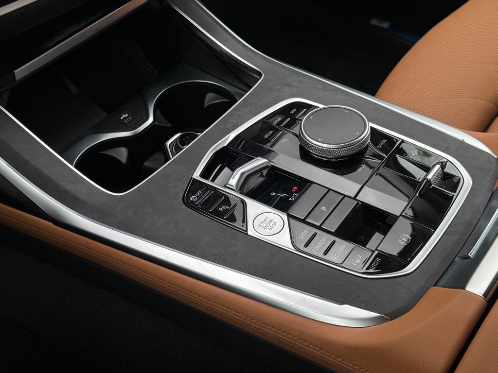 new 2026 BMW X7 car, priced at $90,185