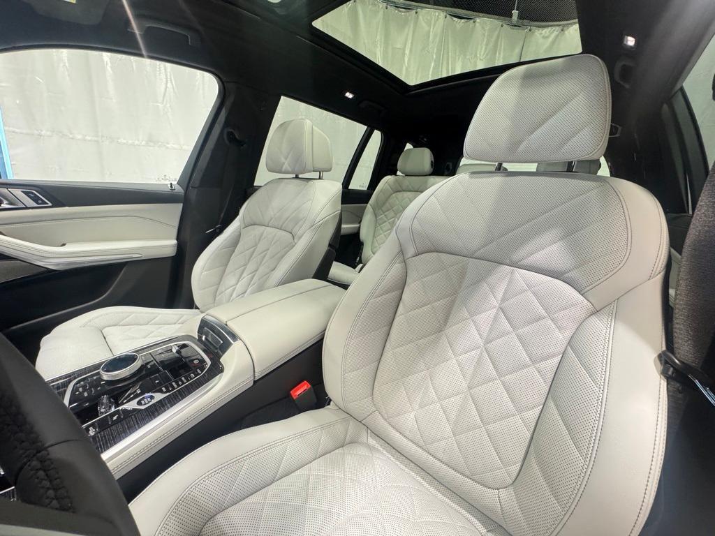 new 2026 BMW X7 car, priced at $101,865