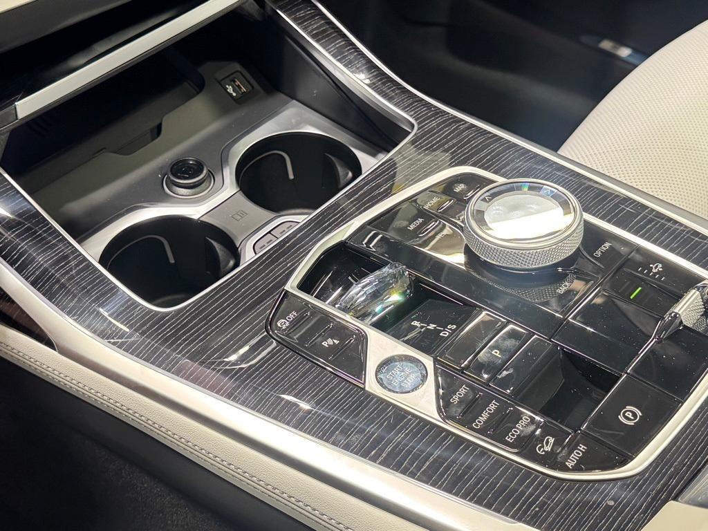 new 2026 BMW X7 car, priced at $101,865