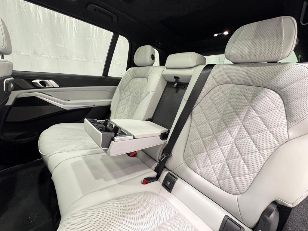 new 2026 BMW X7 car, priced at $101,865