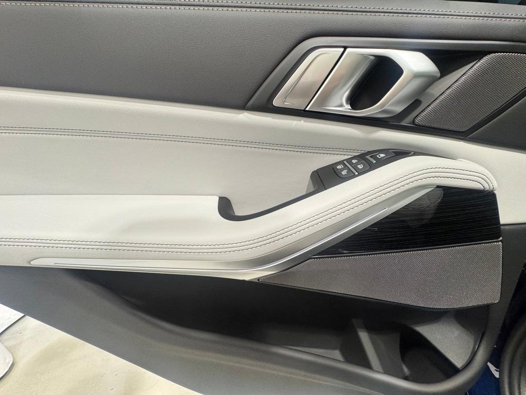 new 2026 BMW X7 car, priced at $101,865