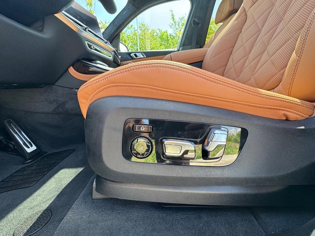 new 2026 BMW X7 car, priced at $98,275