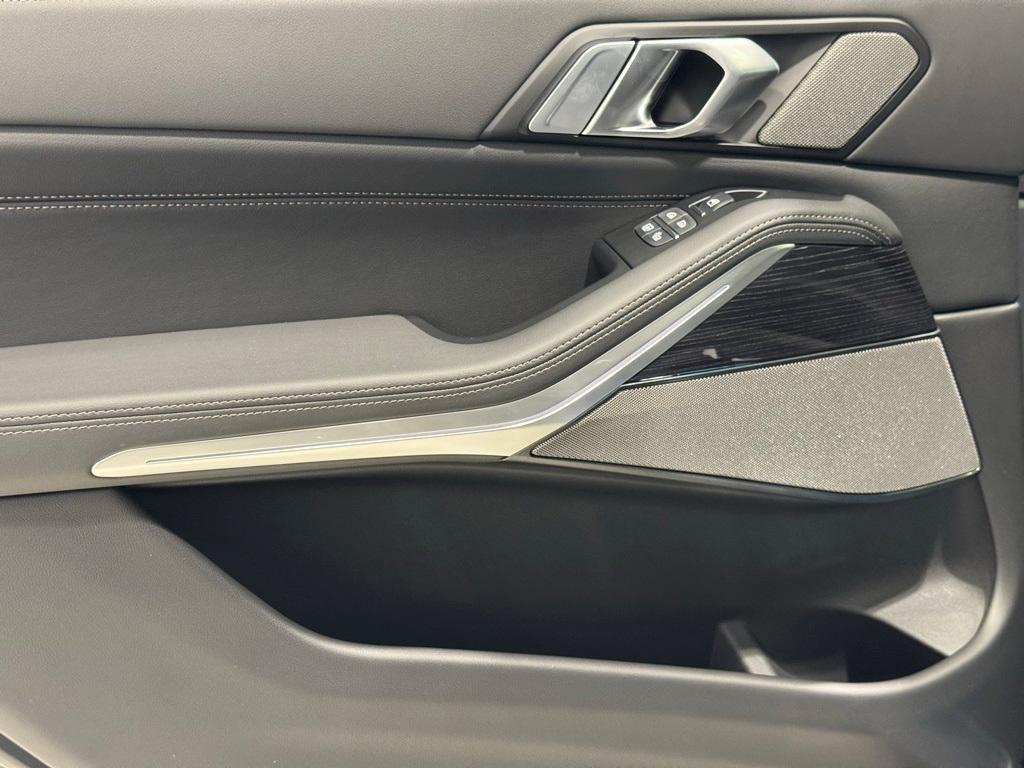 new 2026 BMW X7 car, priced at $98,115