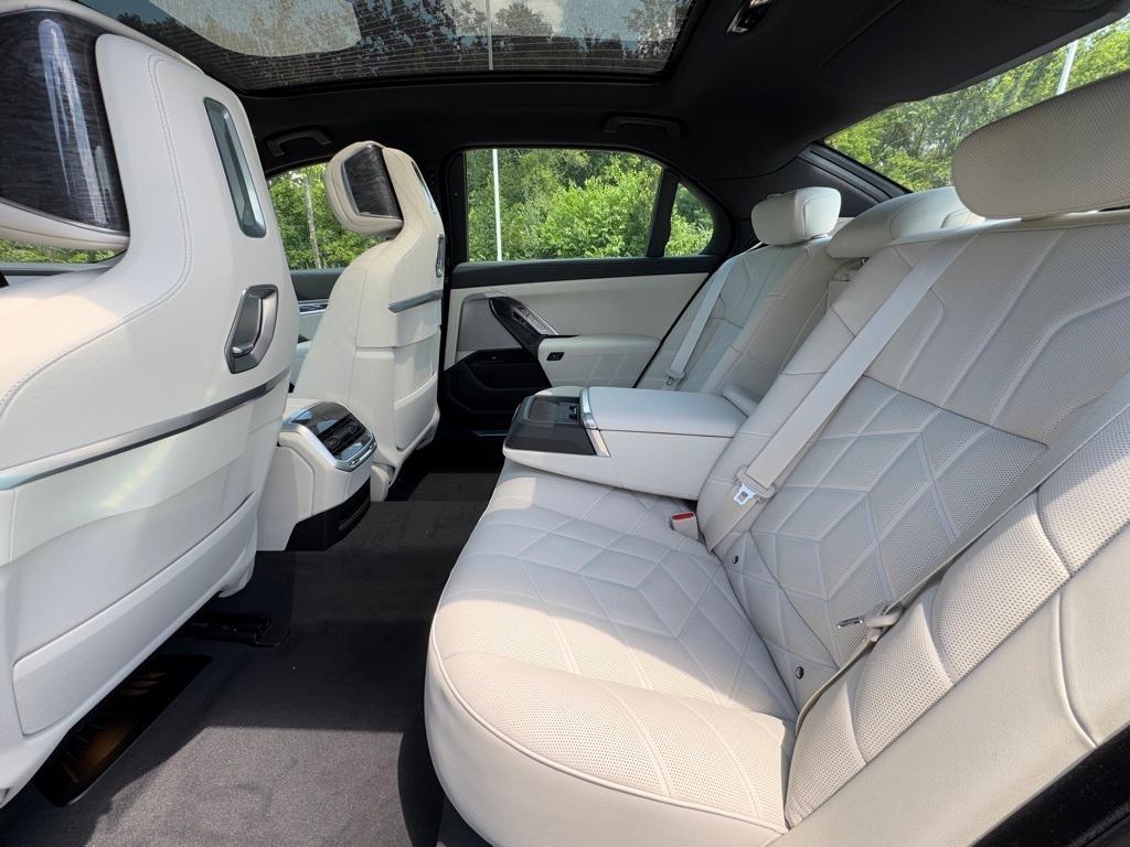 new 2025 BMW 760 car, priced at $128,505