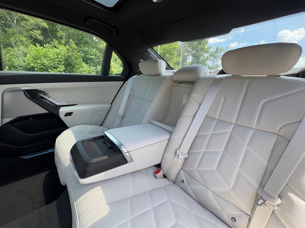 new 2025 BMW 760 car, priced at $128,505