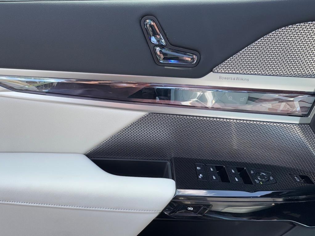 new 2025 BMW 760 car, priced at $128,505