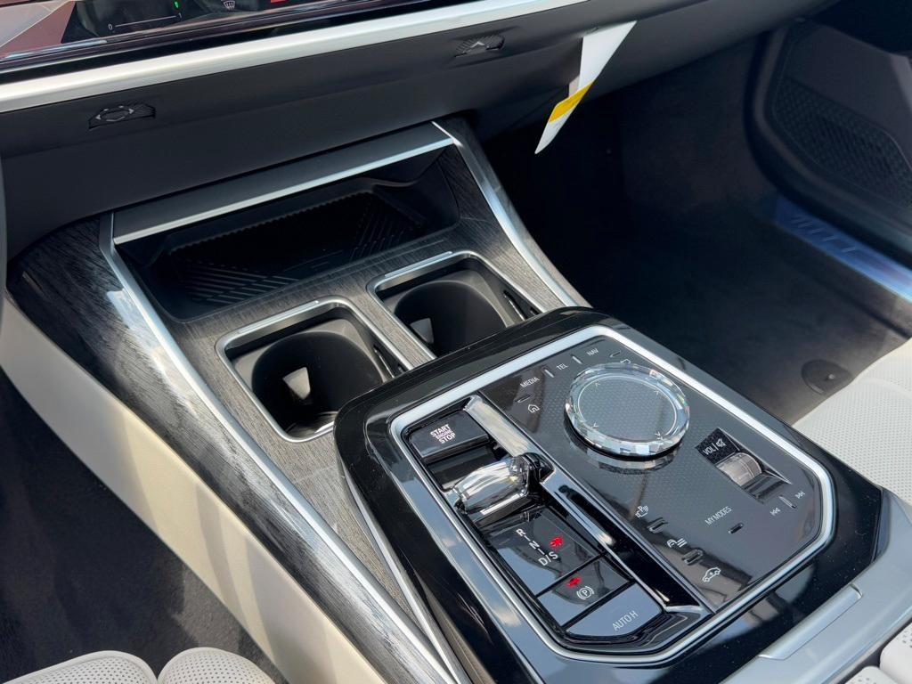 new 2025 BMW 760 car, priced at $128,505