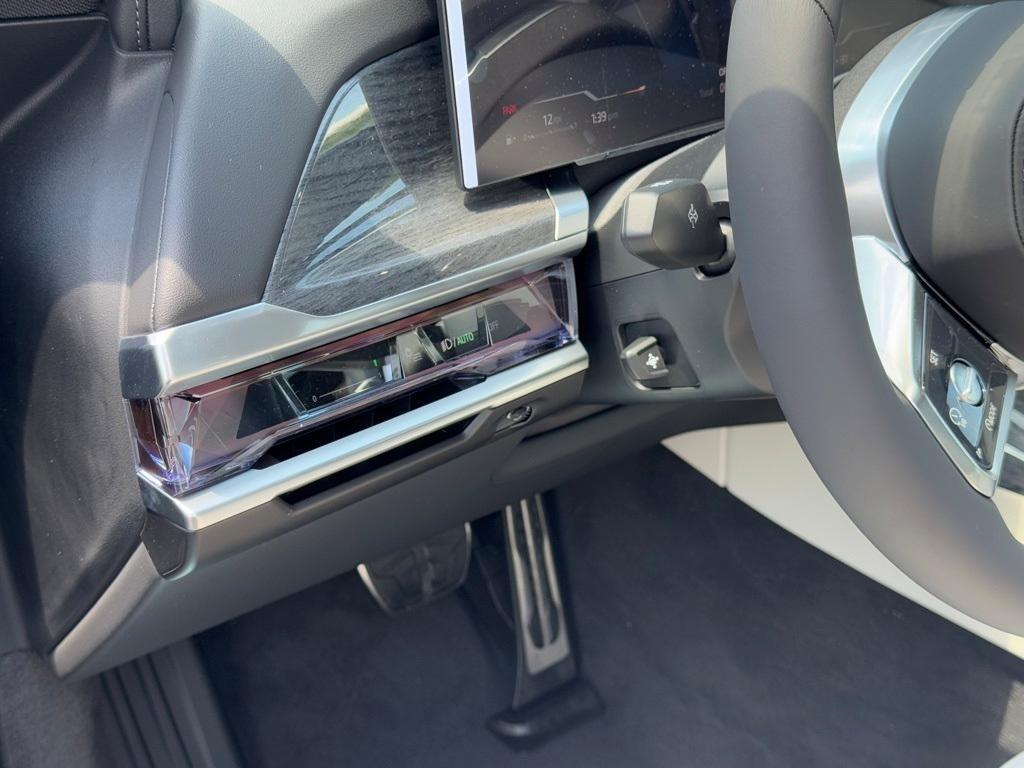 new 2025 BMW 760 car, priced at $128,505