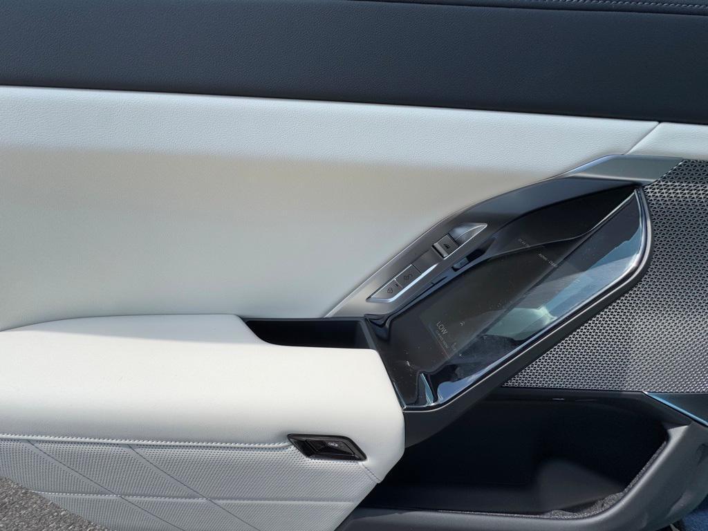new 2025 BMW 760 car, priced at $128,505