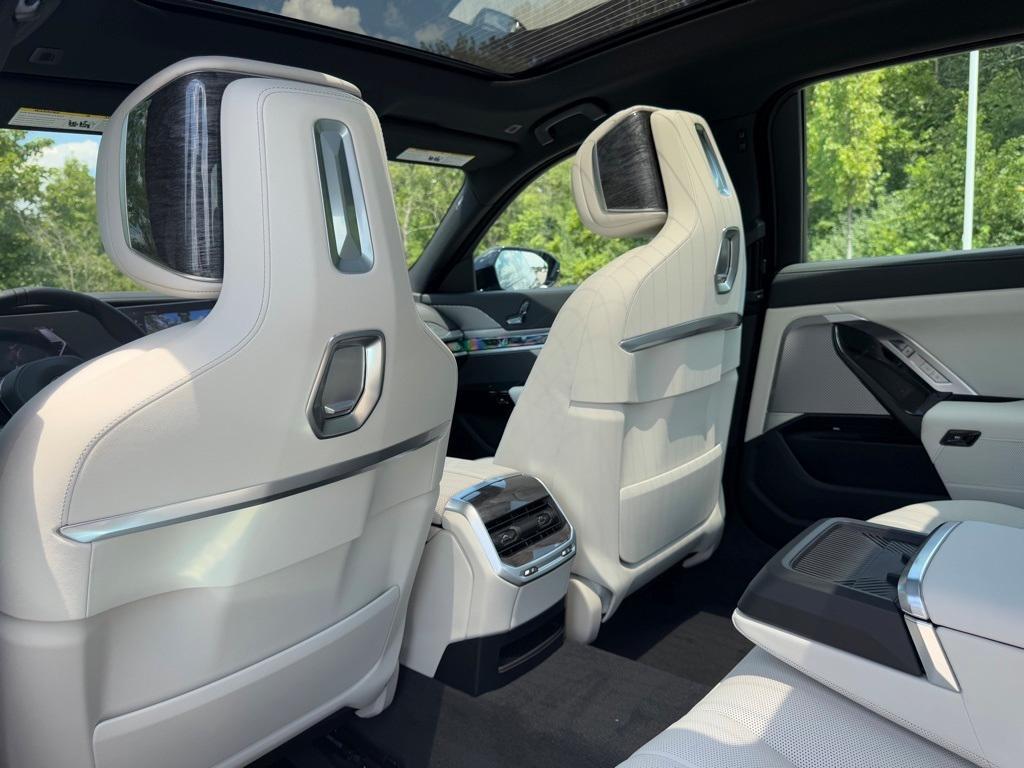 new 2025 BMW 760 car, priced at $128,505