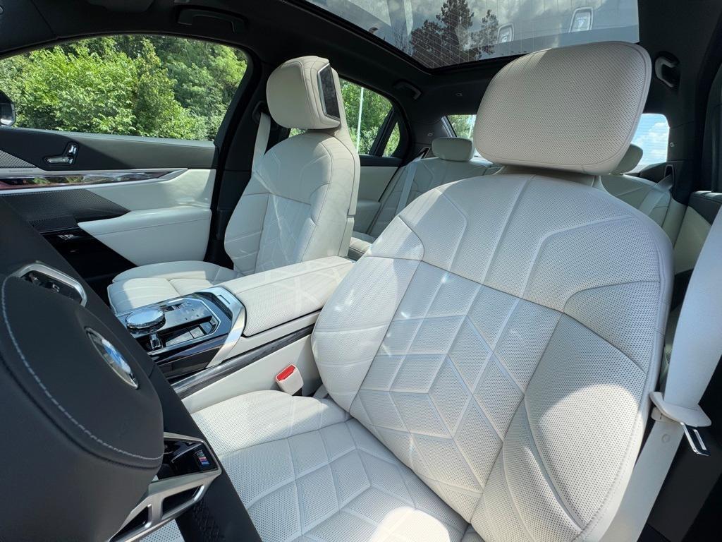 new 2025 BMW 760 car, priced at $128,505