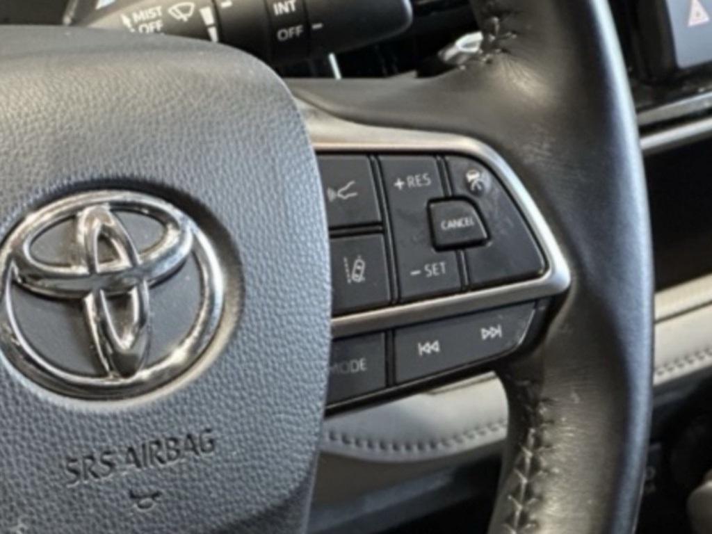 used 2021 Toyota Highlander car, priced at $34,500