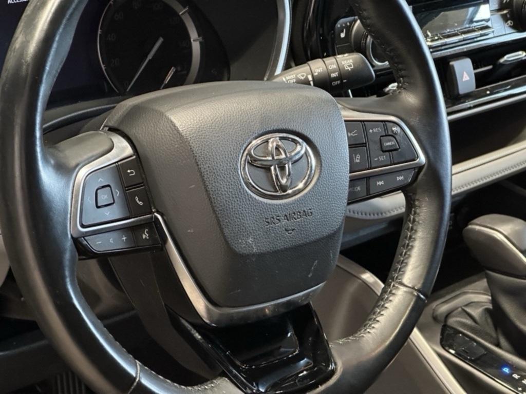 used 2021 Toyota Highlander car, priced at $34,500