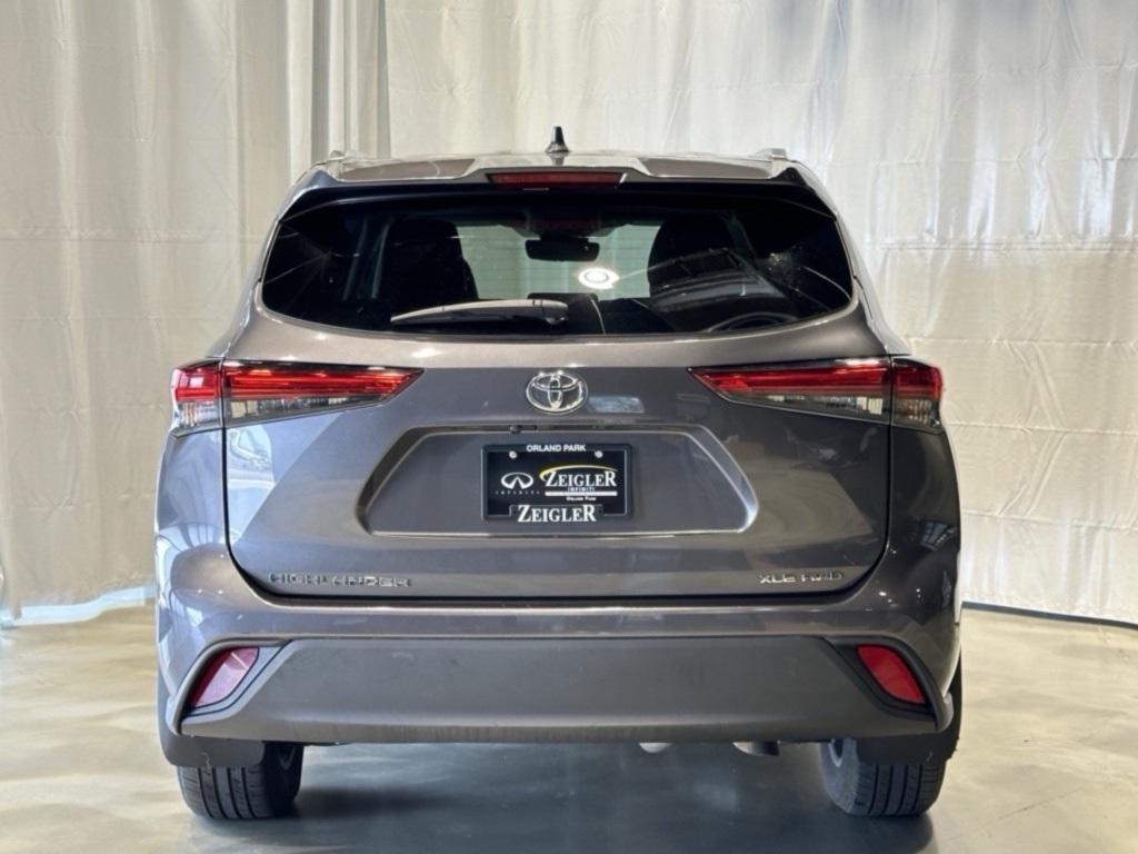 used 2021 Toyota Highlander car, priced at $34,500