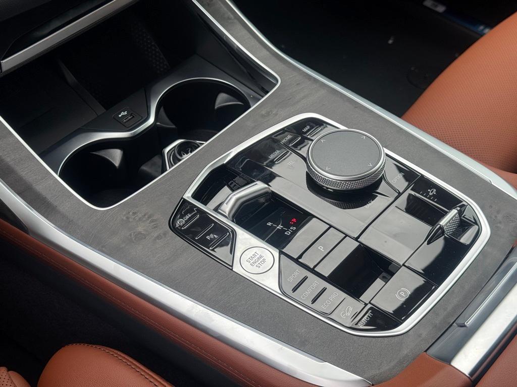 new 2026 BMW X7 car, priced at $120,610
