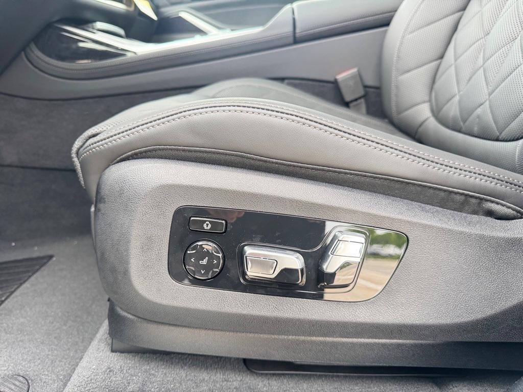new 2026 BMW X7 car, priced at $95,735