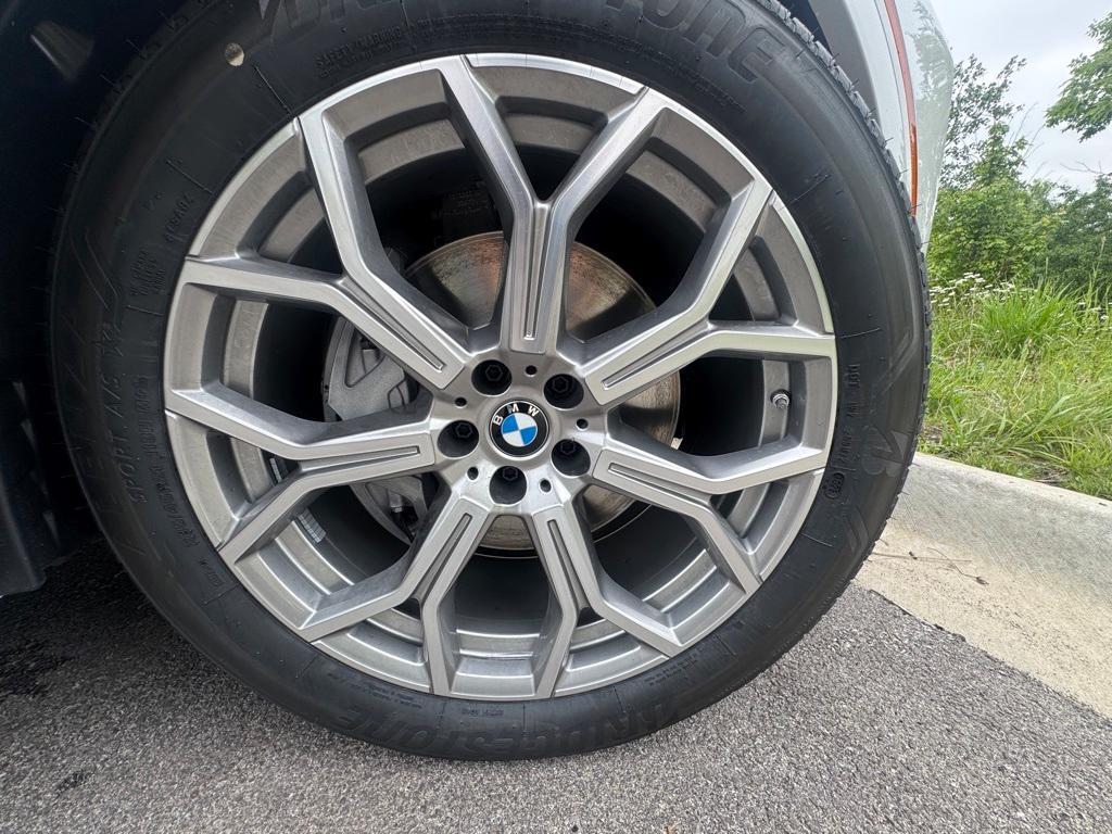 new 2026 BMW X7 car, priced at $89,765