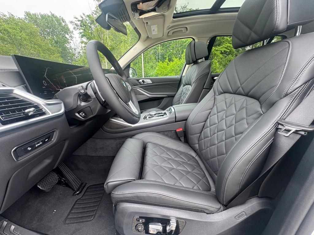 new 2026 BMW X7 car, priced at $89,765