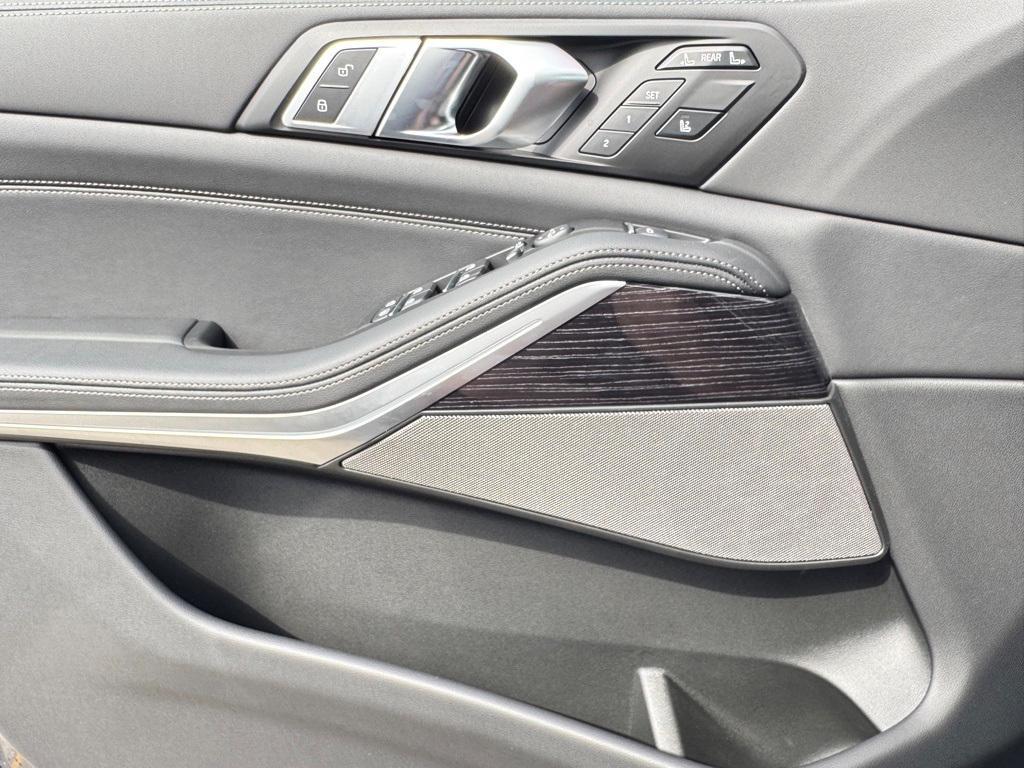 new 2026 BMW X7 car, priced at $95,755