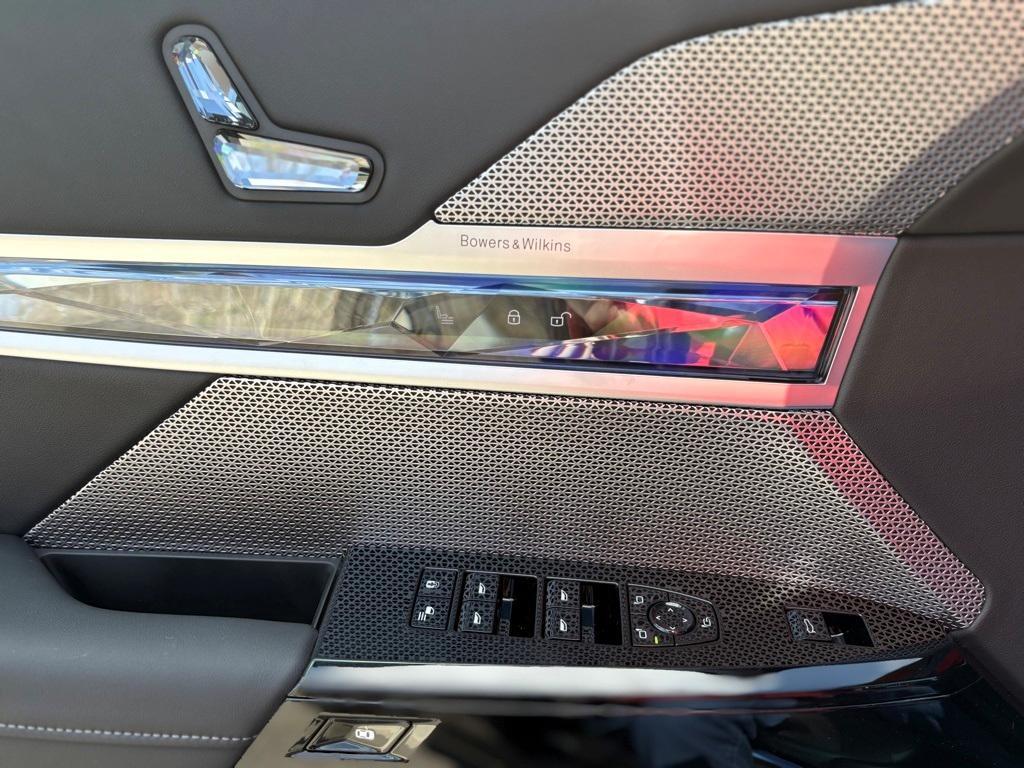 new 2025 BMW 760 car, priced at $123,575