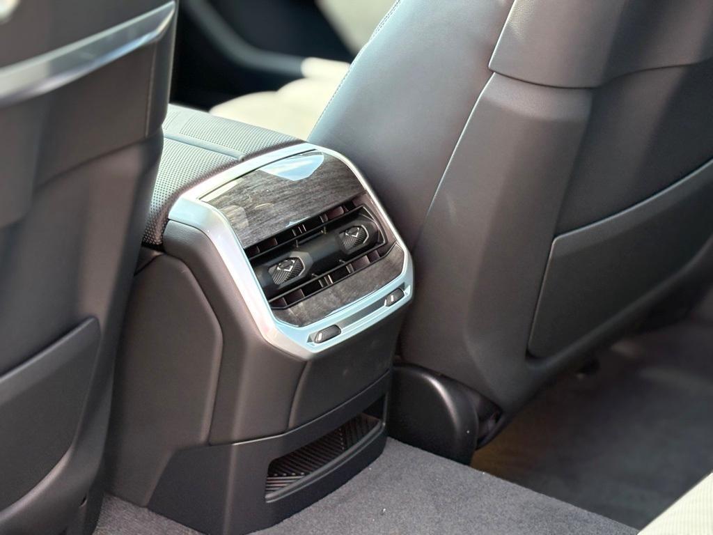 new 2025 BMW 760 car, priced at $123,575