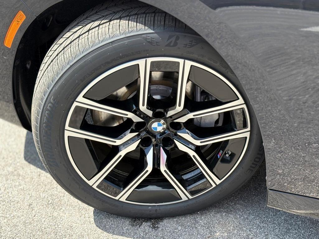 new 2025 BMW 760 car, priced at $123,575