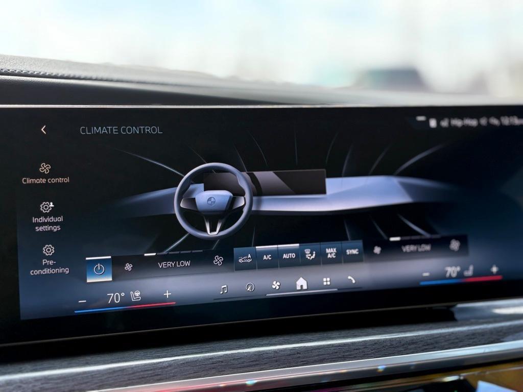new 2025 BMW 760 car, priced at $123,575