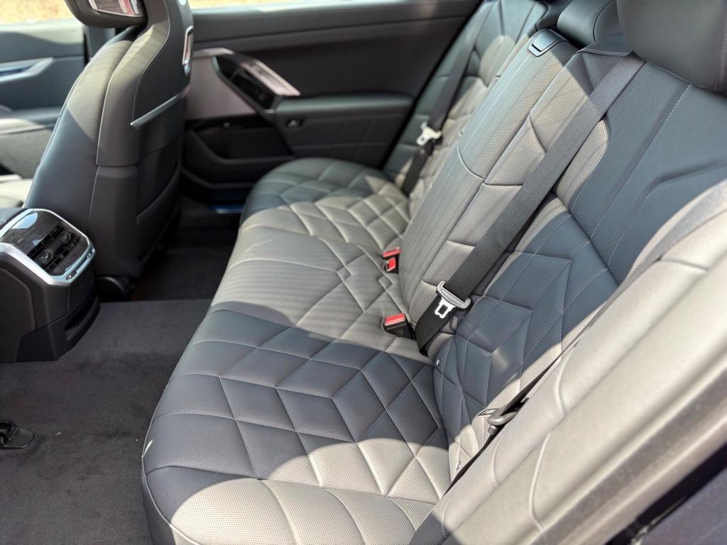 new 2025 BMW 760 car, priced at $123,575