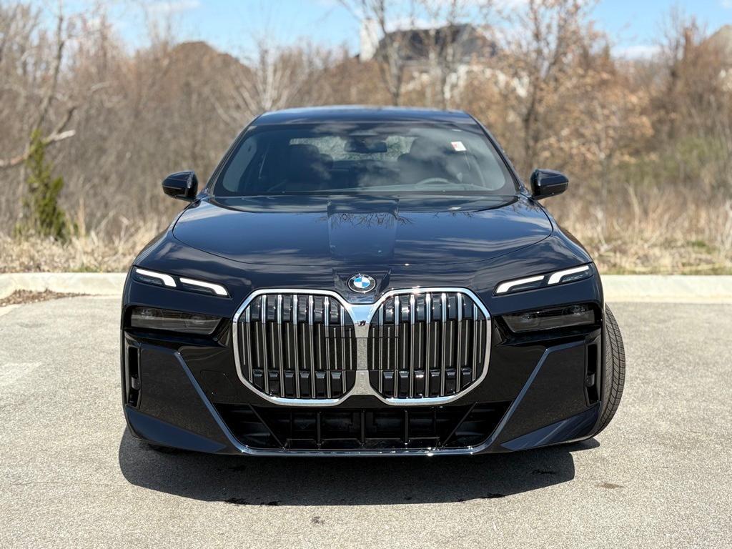 new 2025 BMW 760 car, priced at $123,575