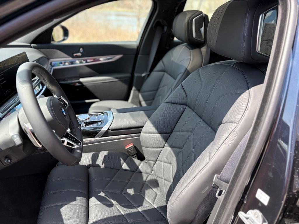 new 2025 BMW 760 car, priced at $123,575