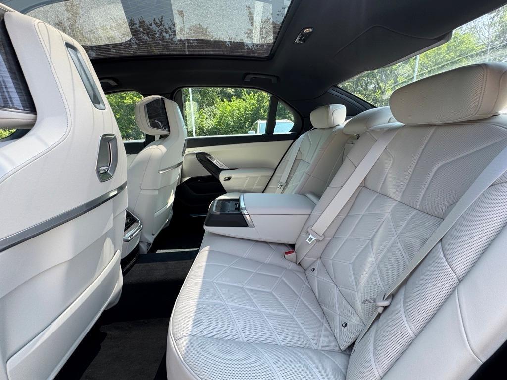 new 2025 BMW 760 car, priced at $129,455