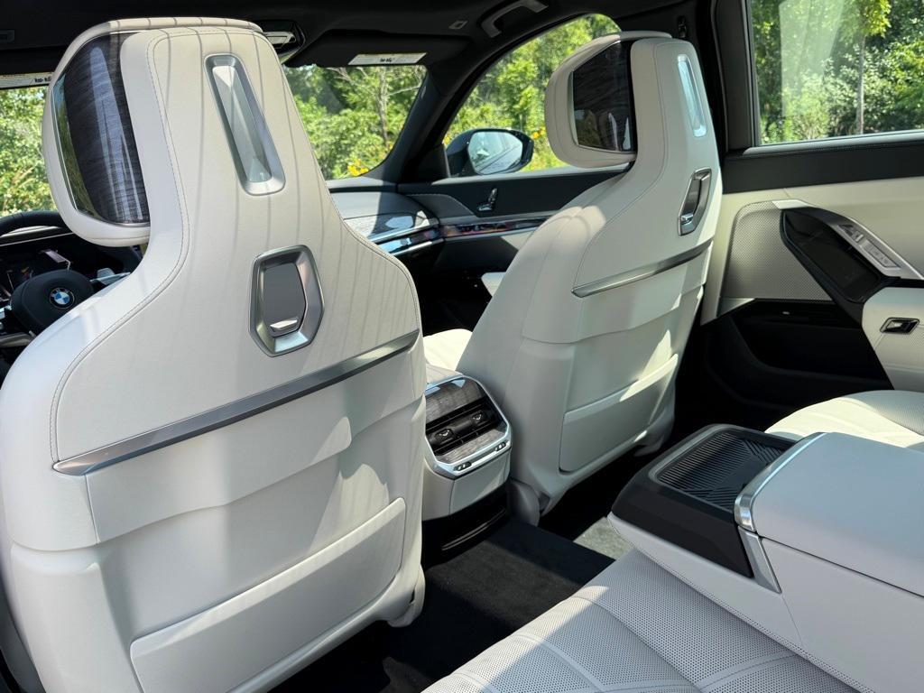 new 2025 BMW 760 car, priced at $129,455