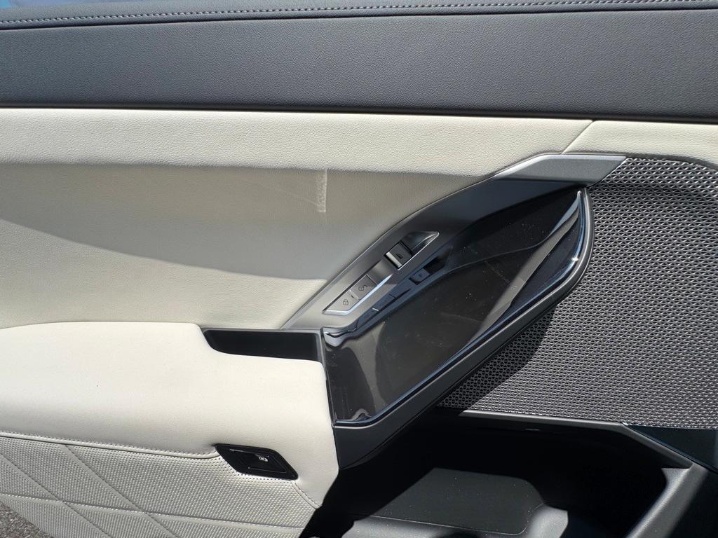 new 2025 BMW 760 car, priced at $129,455
