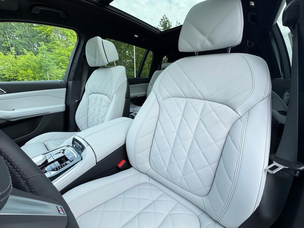 new 2026 BMW X7 car, priced at $95,085